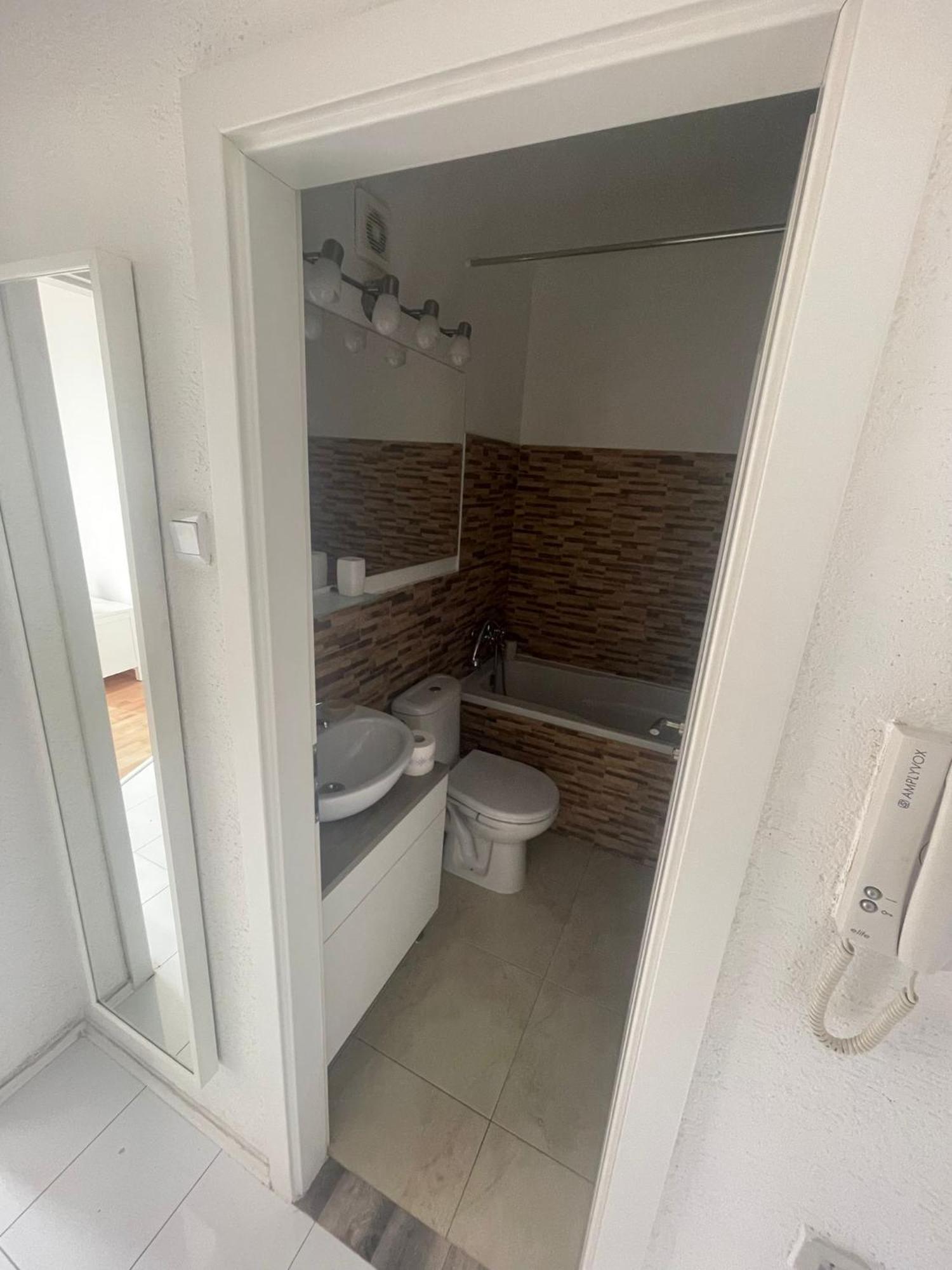 Park View City Center Location Apartment With Balcony ブラチスラヴァ エクステリア 写真